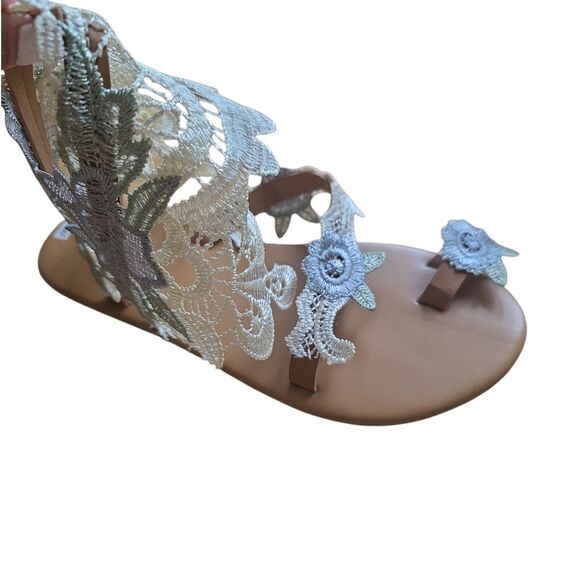 Elegant Women's Sandals with Embellishments - Picture 2 of 3